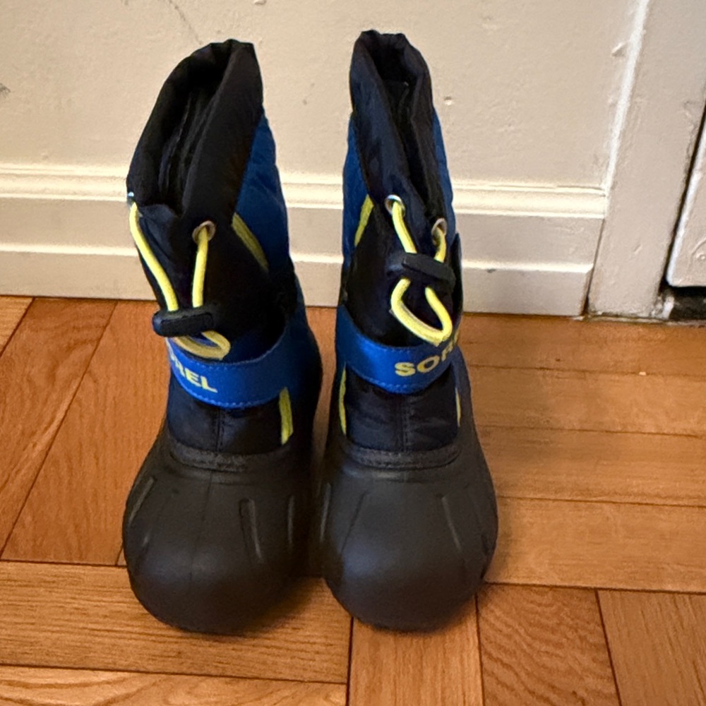 NEW NEVER WORN Sorel Kids' Insulated Boots - Black and Blue size 9 little kids